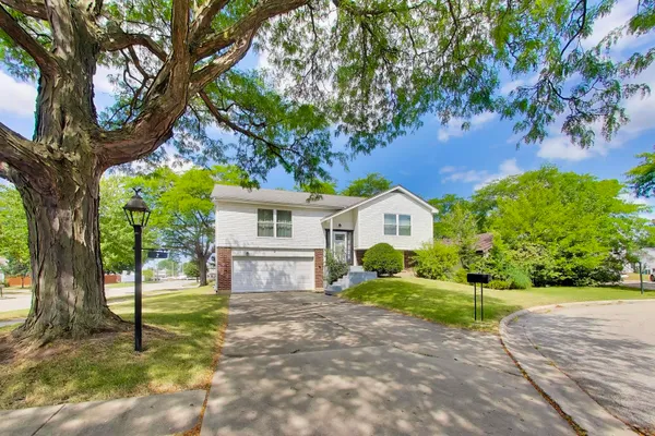 2 OAKMONT CT