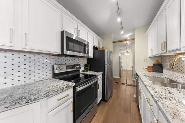 1043 S YORK RD 606