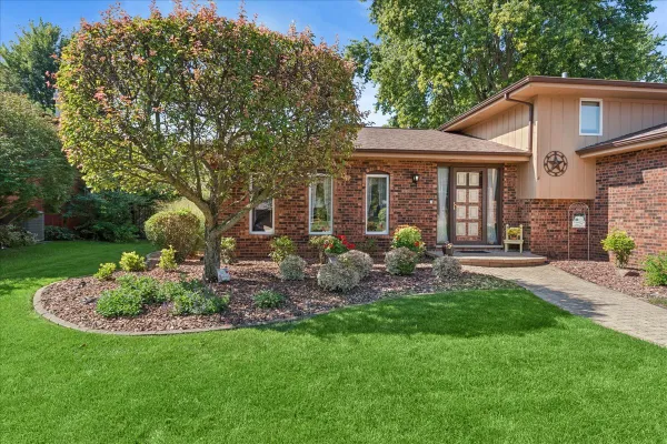 1111 RUSHWOOD AVE