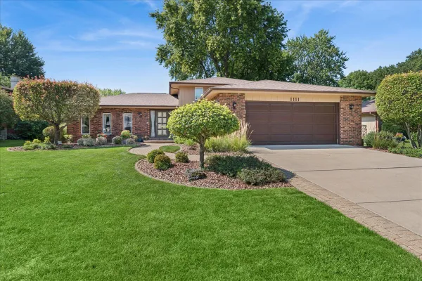 1111 RUSHWOOD AVE