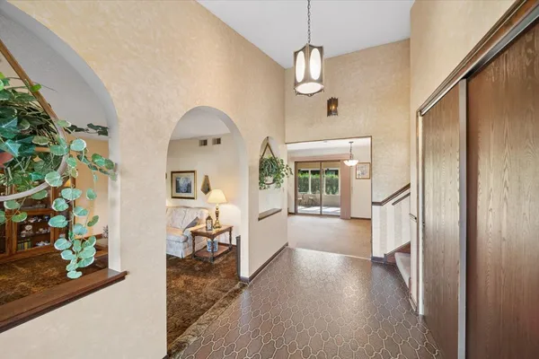 1111 RUSHWOOD AVE