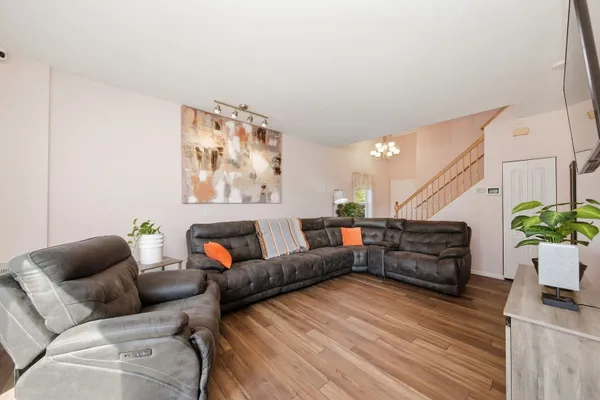 4160 OAK TREE LN