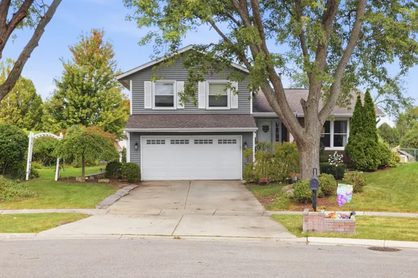 10 CANTERBURY CT
