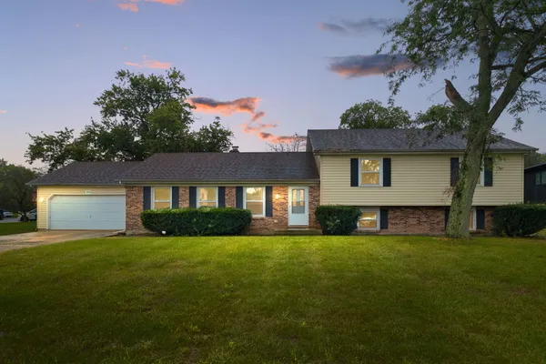 944 CAROL LN