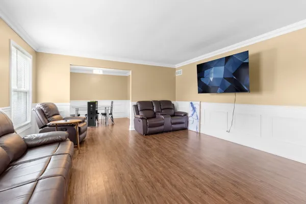 944 CAROL LN