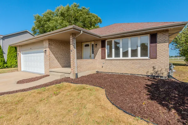 411 SHAMROCK LN