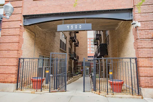 1500 W MONROE ST 205