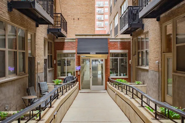 1500 W MONROE ST 205