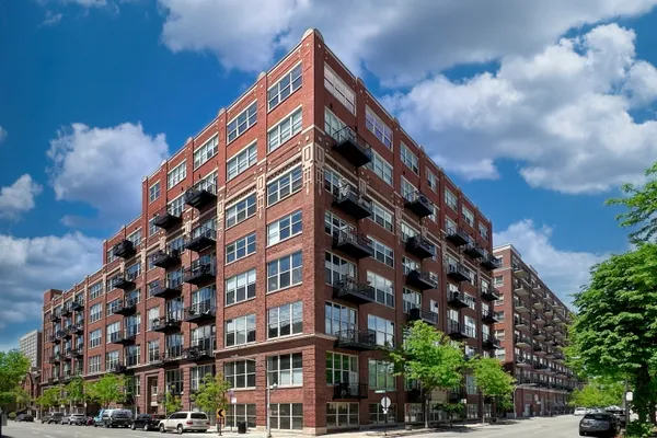 1500 W MONROE ST 205