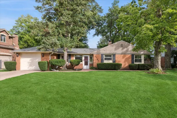 2392 MANOR LN