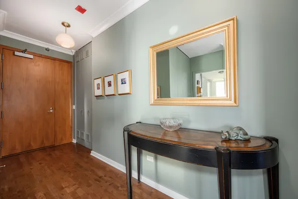 501 N CLINTON ST 2105