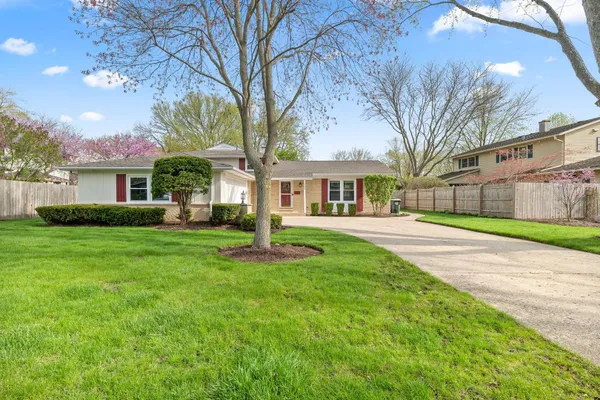 706 E GOLF RD