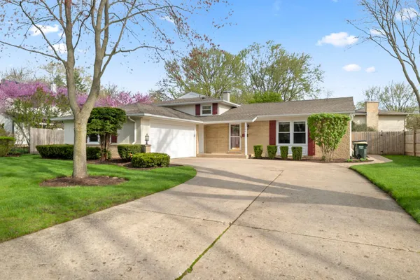 706 E GOLF RD