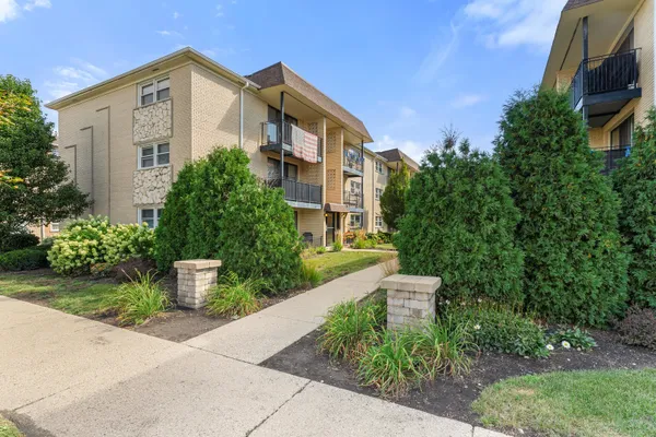6553 N HARLEM AVE 1W