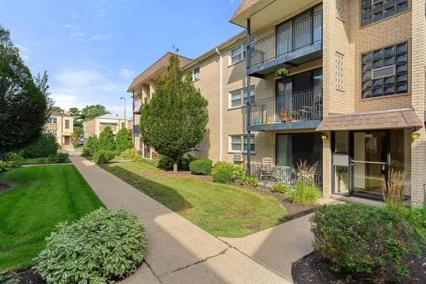 6553 N HARLEM AVE 1W