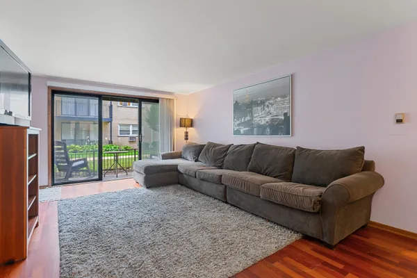 6553 N HARLEM AVE 1W