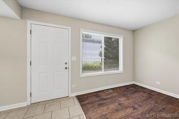 2S759 WINCHESTER CIR 2