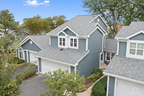 27 SARAHS GROVE LN