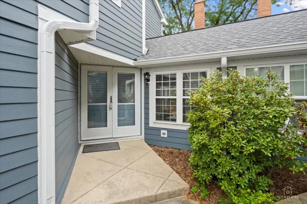 27 SARAHS GROVE LN
