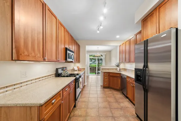 415 SHADOW CREEK DR