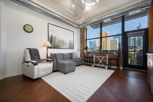 1601 S MICHIGAN AVE 505