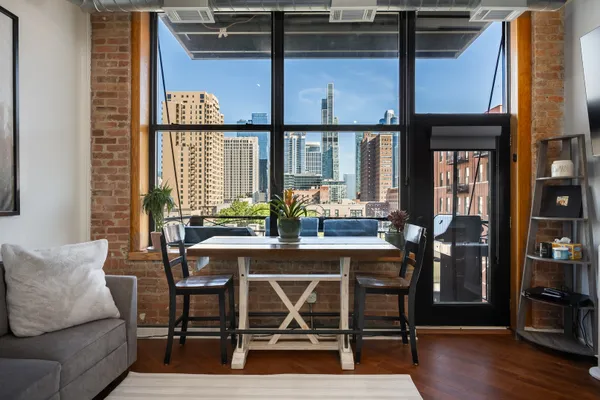 1601 S MICHIGAN AVE 505