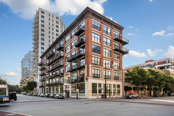 1601 S MICHIGAN AVE 505