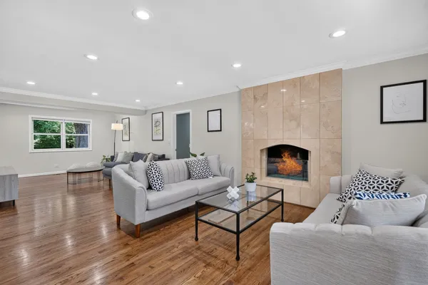316 FOX RUN DR