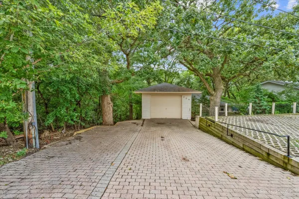 208 N SHORE DR