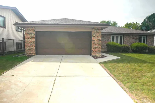 3103 SMOKE TREE CT