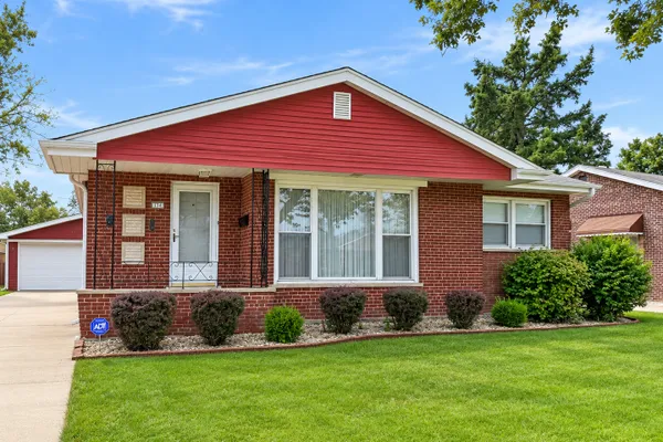 174 LINDEN LN
