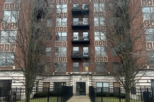 4537 S DREXEL BLVD 203