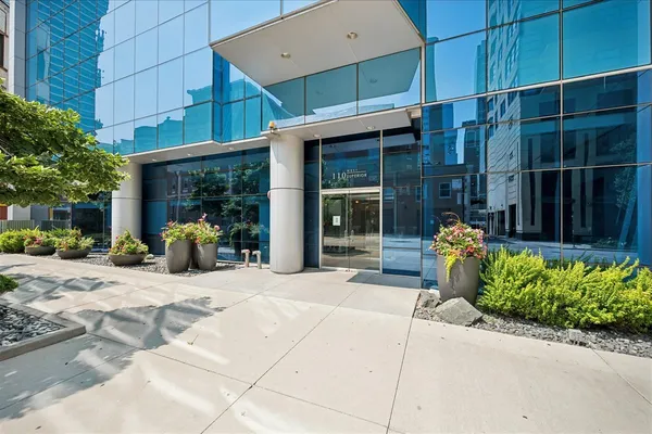 110 W SUPERIOR ST 1003