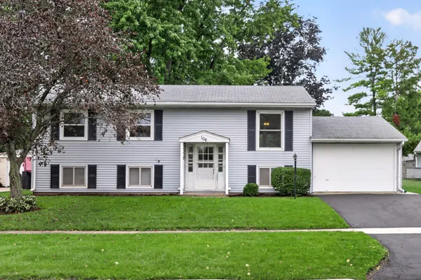 106 E DRESSER RD