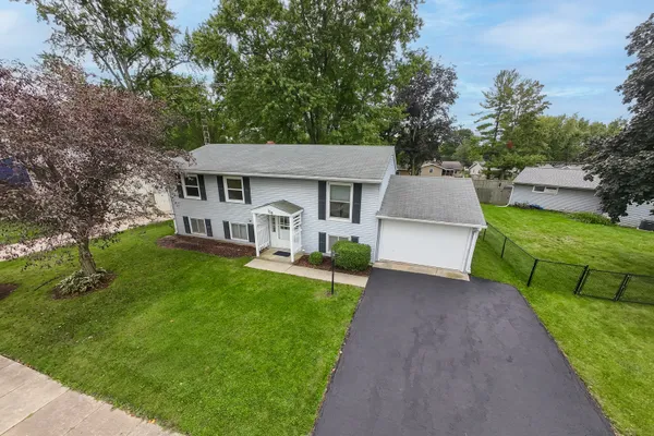 106 E DRESSER RD