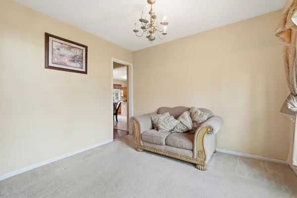 3104 DEERPATH LN