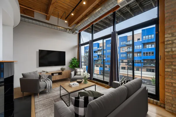 1751 N WESTERN AVE 303