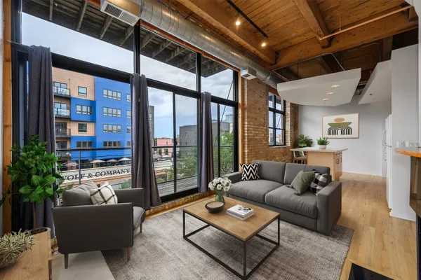 1751 N WESTERN AVE 303