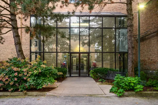 2100 N RACINE AVE 1A