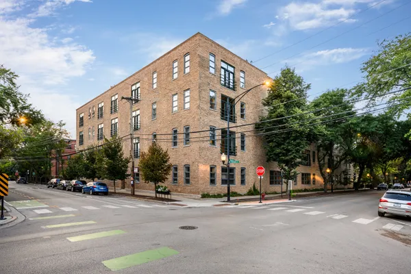 2100 N RACINE AVE 1A