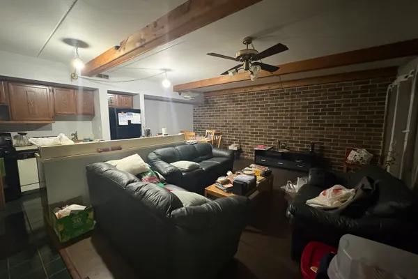 1607 KENNETH CIR 1607