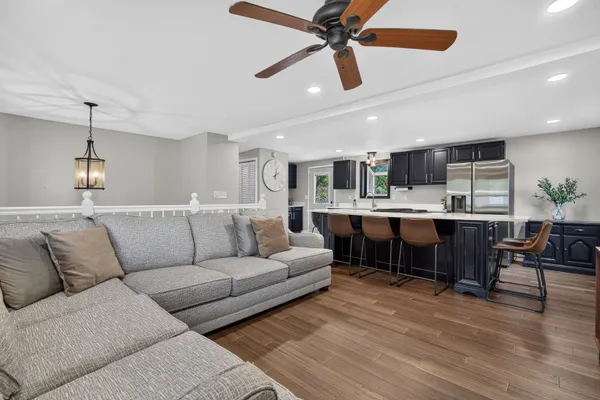 1521 SURREY RD