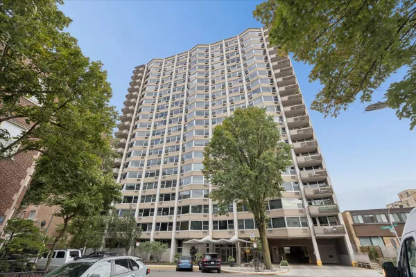 555 W CORNELIA AVE 501