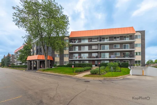 4949 GOLF RD 105