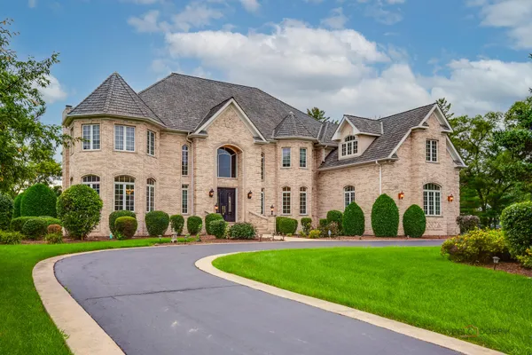 3613 CRESTVIEW DR