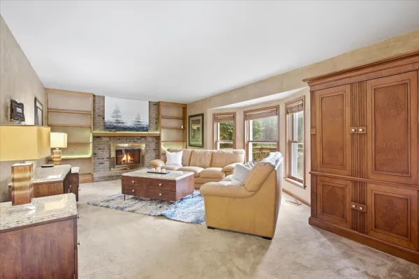 1320 SPRING HILL DR