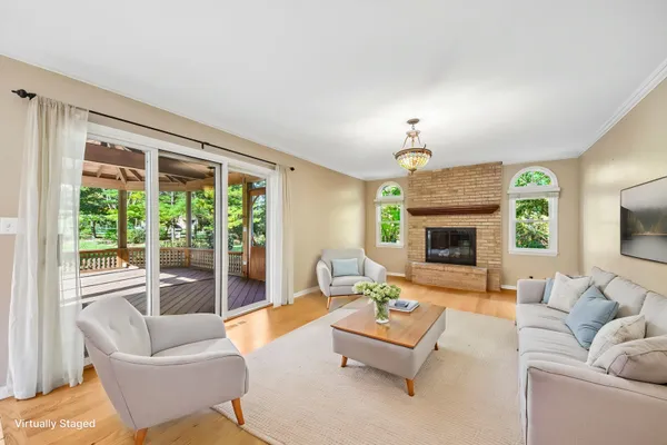 17945 W POND RIDGE CIR