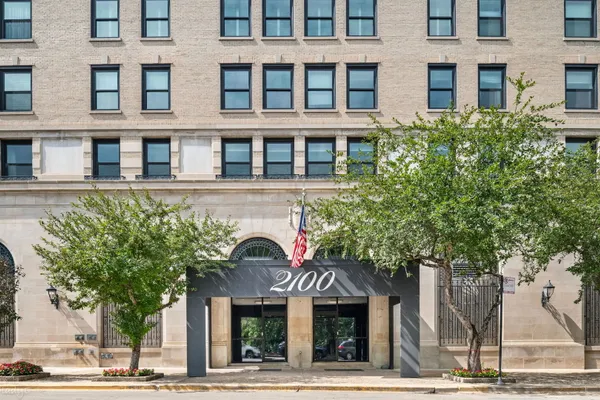 2100 N LINCOLN PARK 3ES