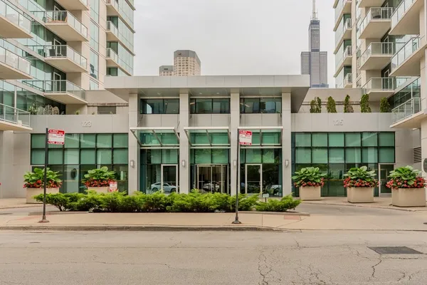 123 S GREEN ST 506B