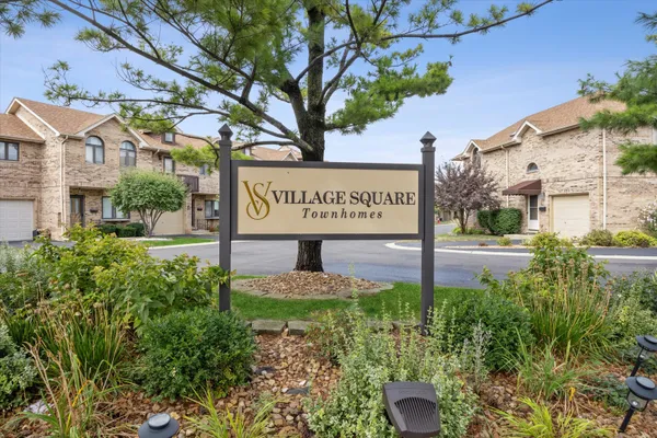 8909 VILLAGE SQUARE LN